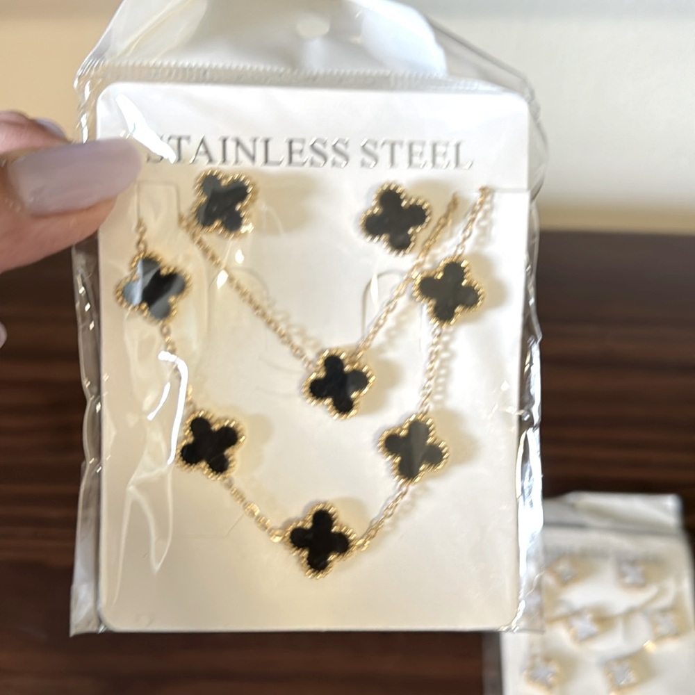 Cute glover jewelry set black.